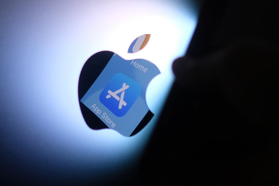 A Texas law mandating age checks and parental consent for mobile app stores has been blocked by a federal judge on free speech grounds.