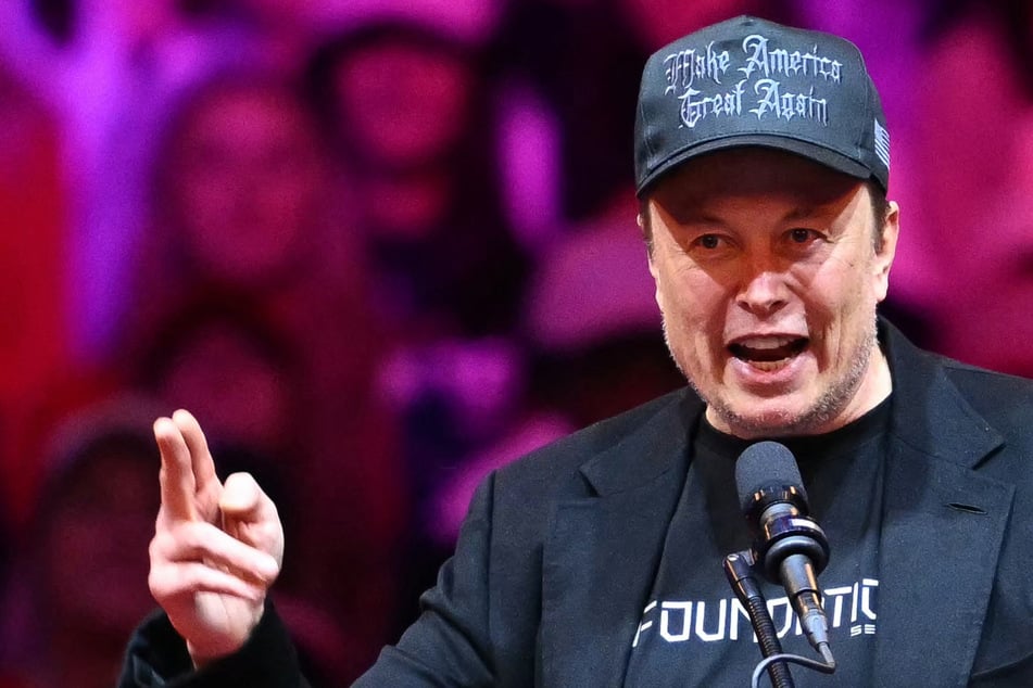 Elon Musk calls for US to replace "obsolete" fighter jets with drones