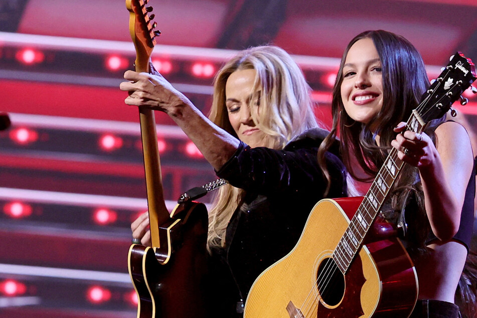 Sheryl Crow shares advice she gave Olivia Rodrigo on navigating fame