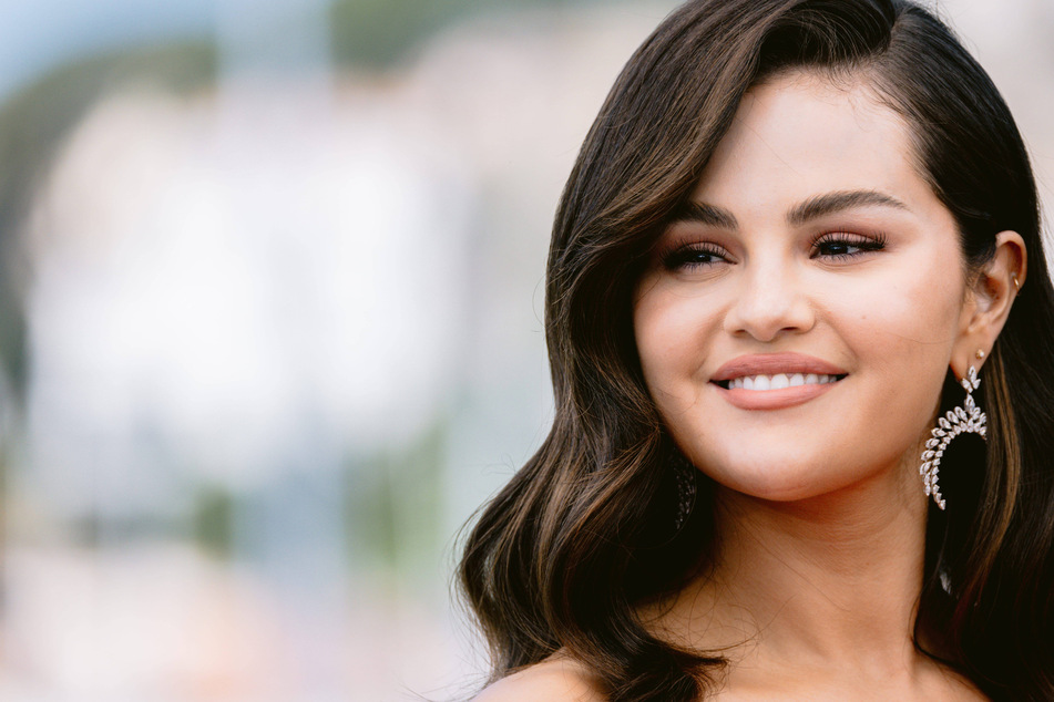 Selena Gomez admitted that she struggles with "the cool girls area" that her fame has pushed her into.