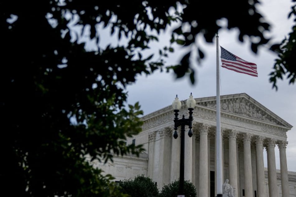 Capitol Police detain three armed suspects near Supreme Court