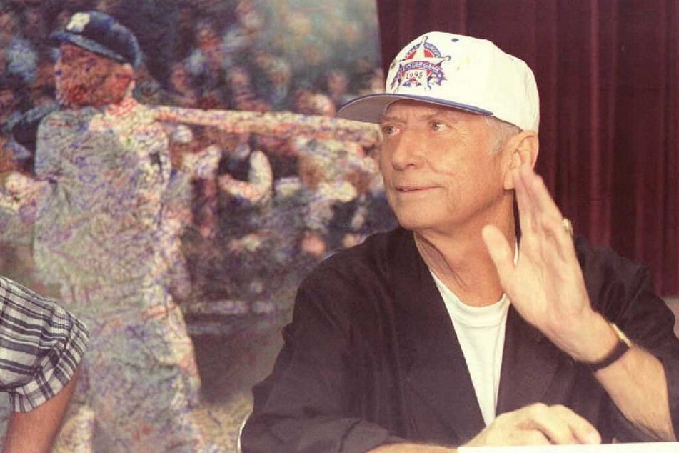 Mickey Mantle baseball card sells for record $12.6 million