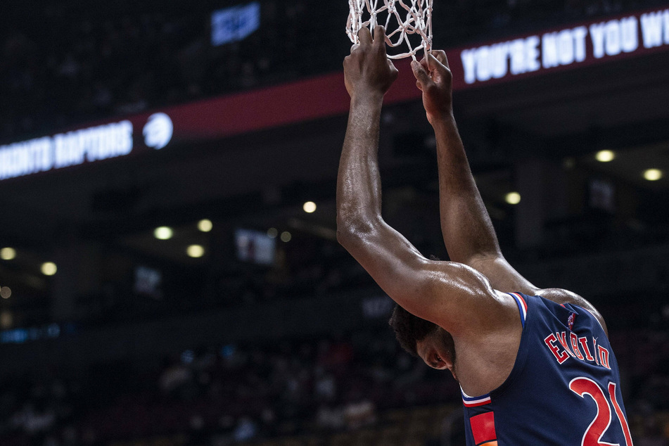 NBA roundup: Sixers too good for LeBron-less Lakers, Warriors stars click in impressive win