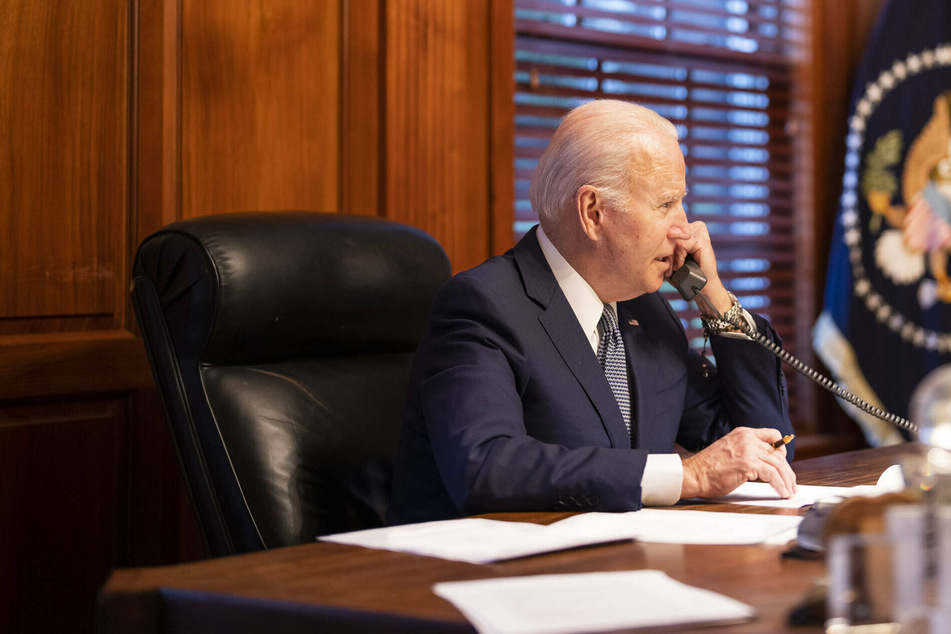 Biden and Putin lower the temperature over Ukraine in phone call