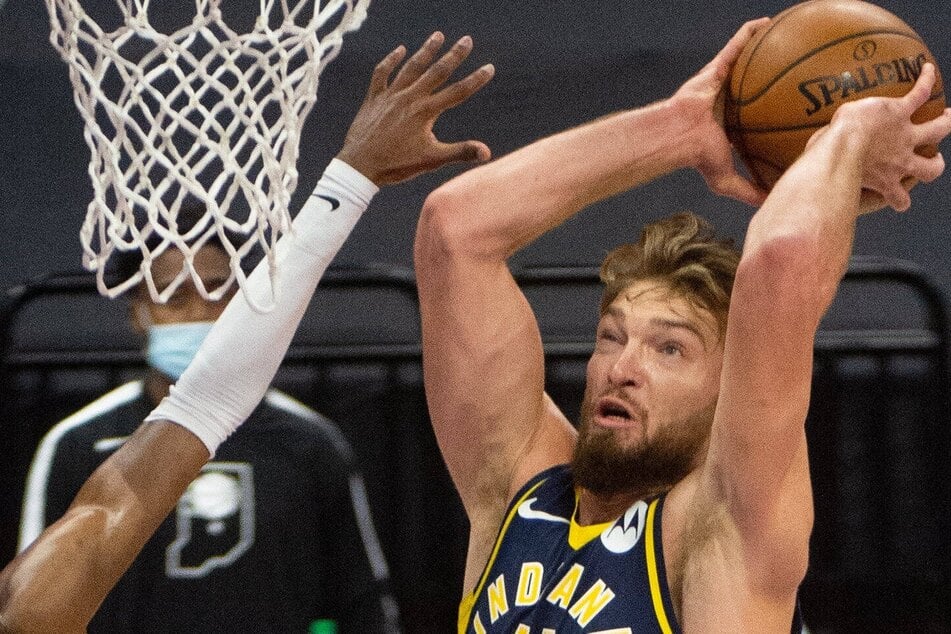 NBA: Pacers pound the Thunder with an 82-point half and a triple-double by Sabonis!