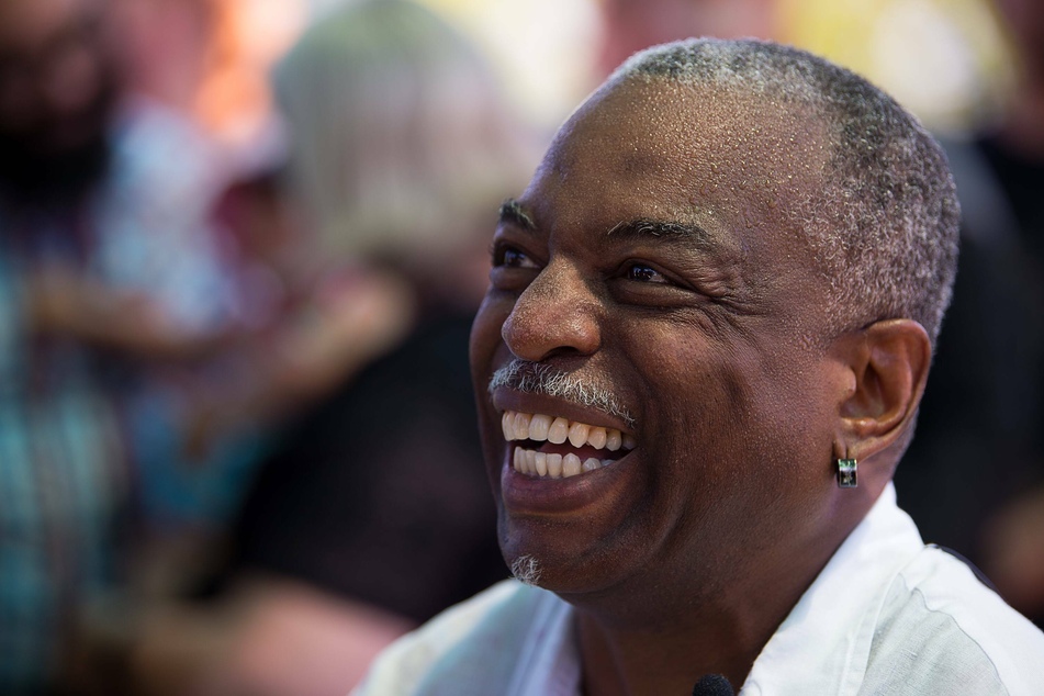 LeVar Burton will host the Grammys Premiere Ceremony.