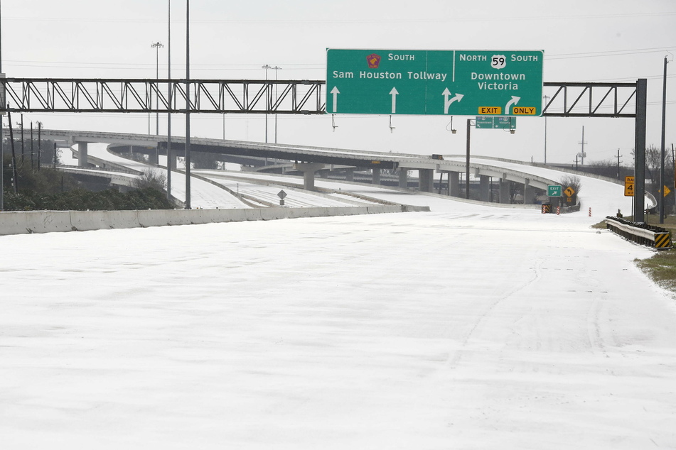 What led Texas to days of darkness when it needed power the most