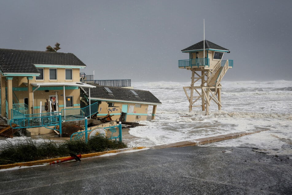 Hurricane Nicole makes landfall and sweeps across Florida