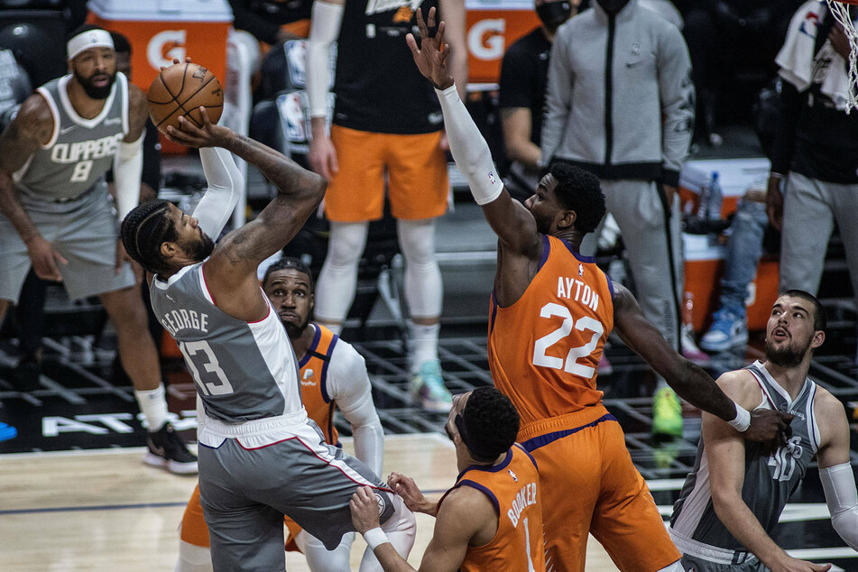 Paul George (l.) finished with 23 points, 16 rebounds, and six assists for the Clippers.