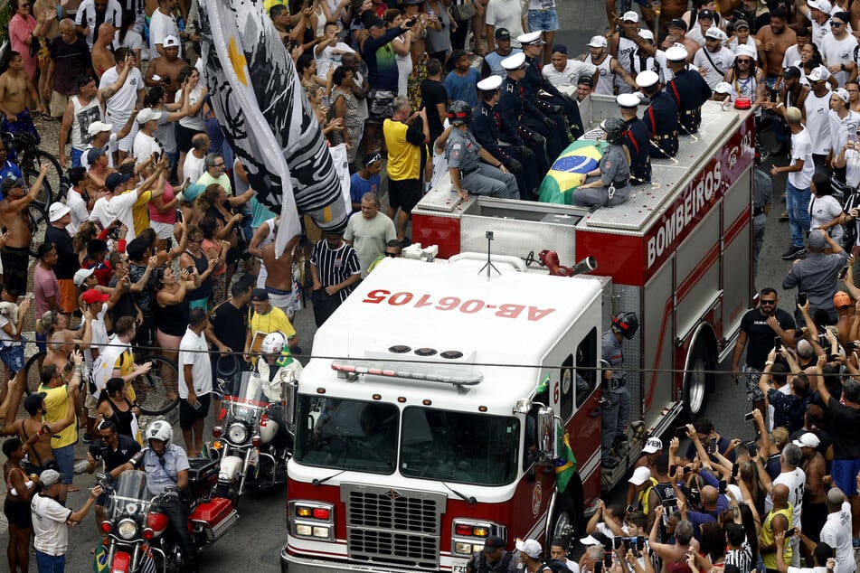 Pelé laid to rest after hundreds of thousands turn out to say farewell