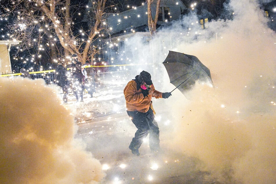 A judge has ordered ICE agents to dial back their aggressive tactics, barring the detention or arrest of peaceful protesters and drivers and the use of pepper-spray against demonstrators.