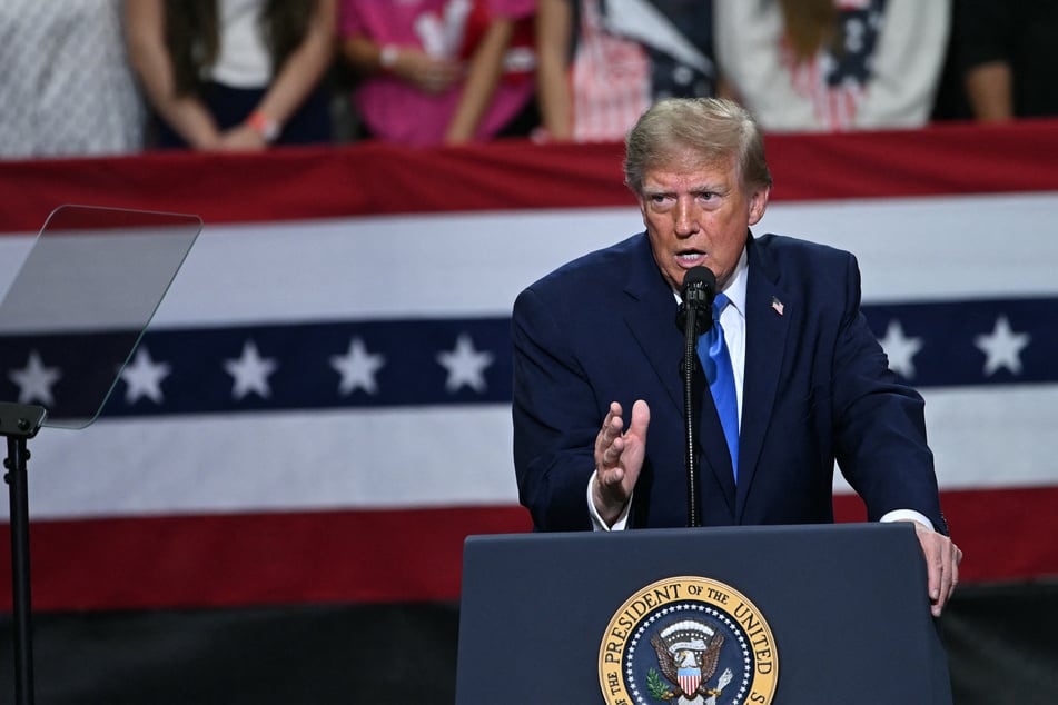 Democrats eye control of Congress as Republicans scramble to recover ground one month before Midterms