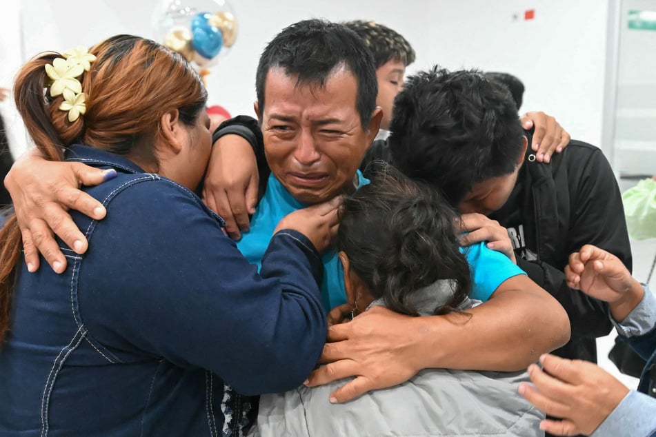 Oscar Marin (c.), rescued from the Ecuadorian fishing vessel Don Maca after it went missing, greets relatives upon his arrival at the Eloy Alfaro Manta International airport on April 7, 2026.