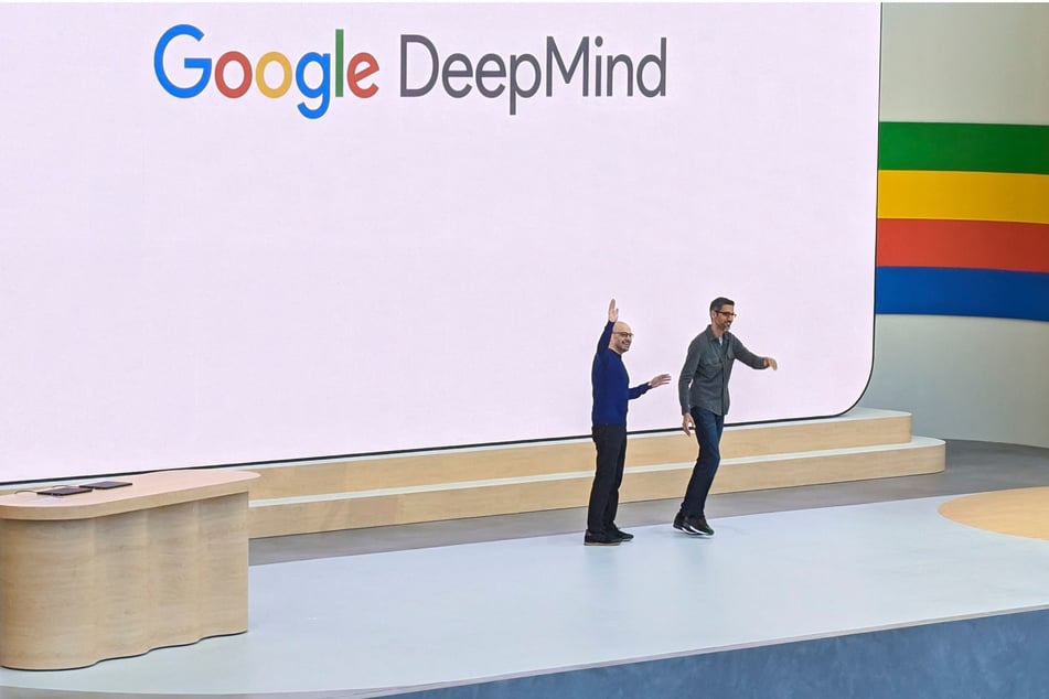 Google will introduce AI-generated answers to online queries made by users in the US, in one of the biggest updates to its search engine in 25 years.