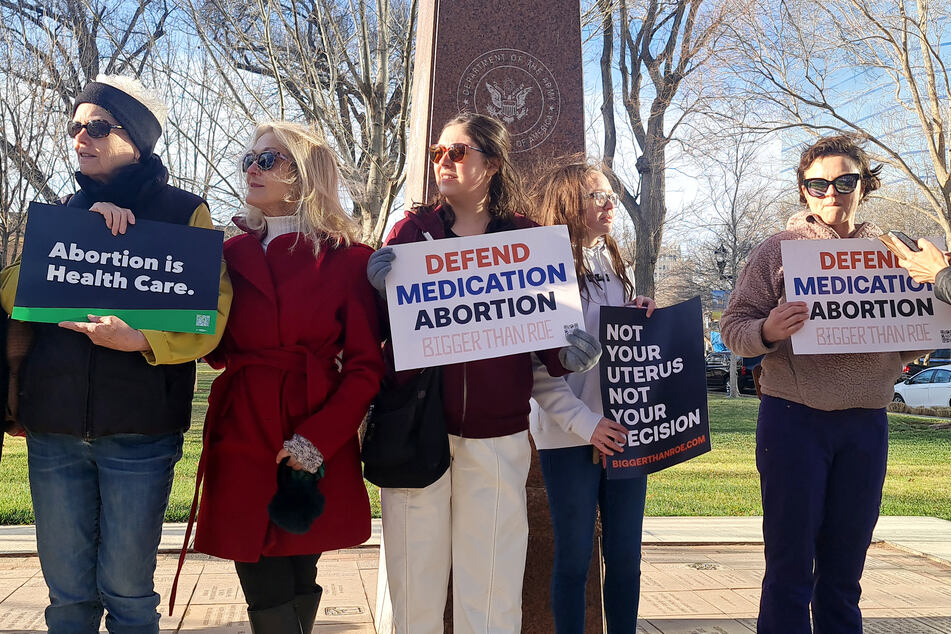 Texas man sues California doctor accused of mailing abortion pills