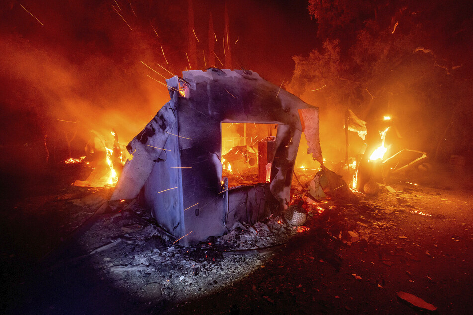Four dead as ten thousand firefighters deployed to fight raging fires