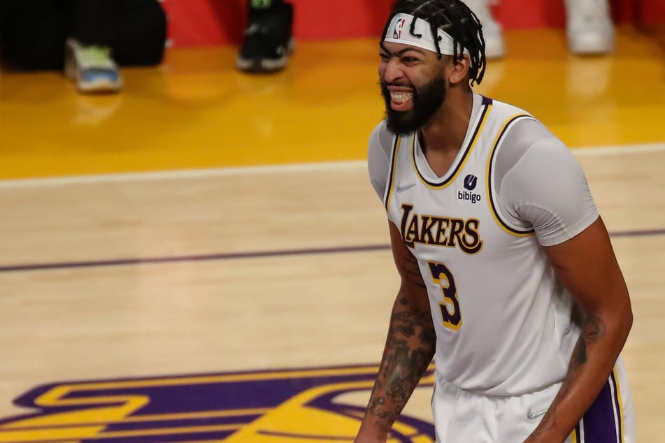 Lakers take another major hit after extent of Anthony Davis' injury revealed
