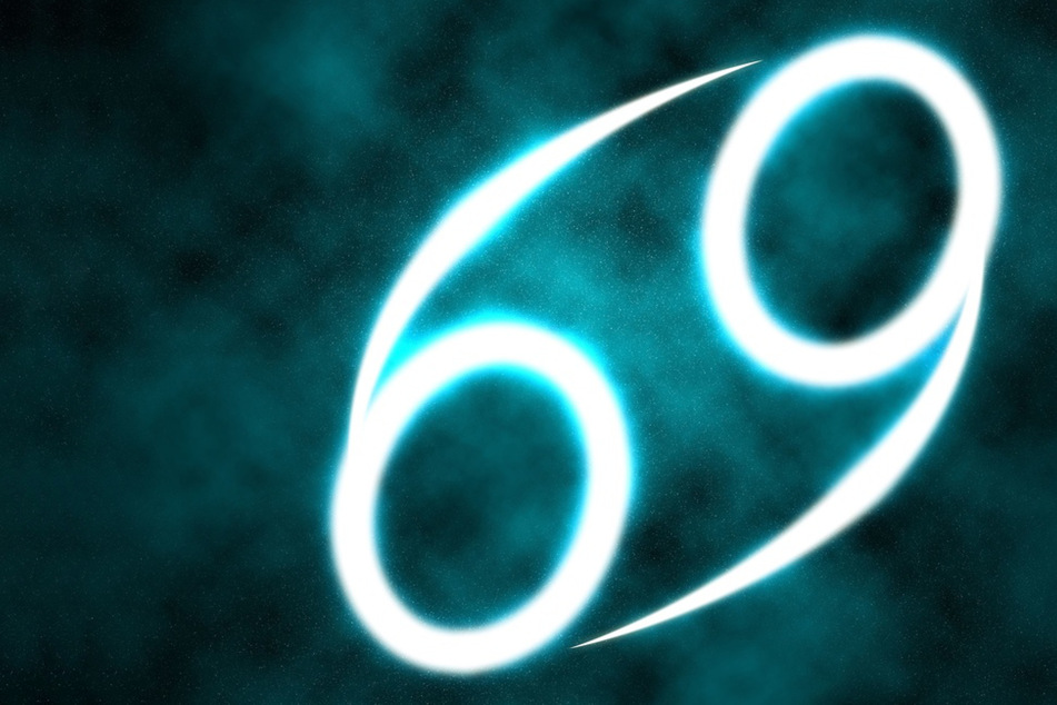 Free Cancer monthly horoscope for August 2023