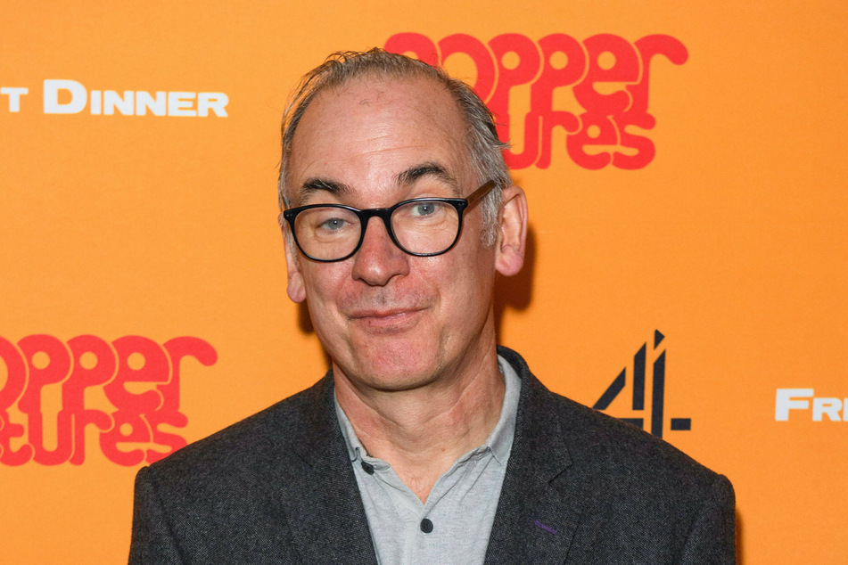 British actor Paul Ritter has died of a brain tumor at 54.