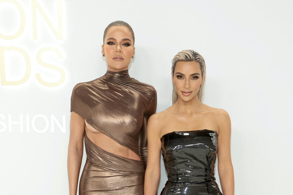 Khloé Kardashian dredged up her feud with Kim (r.) during their camping trip to Joshua Tree.