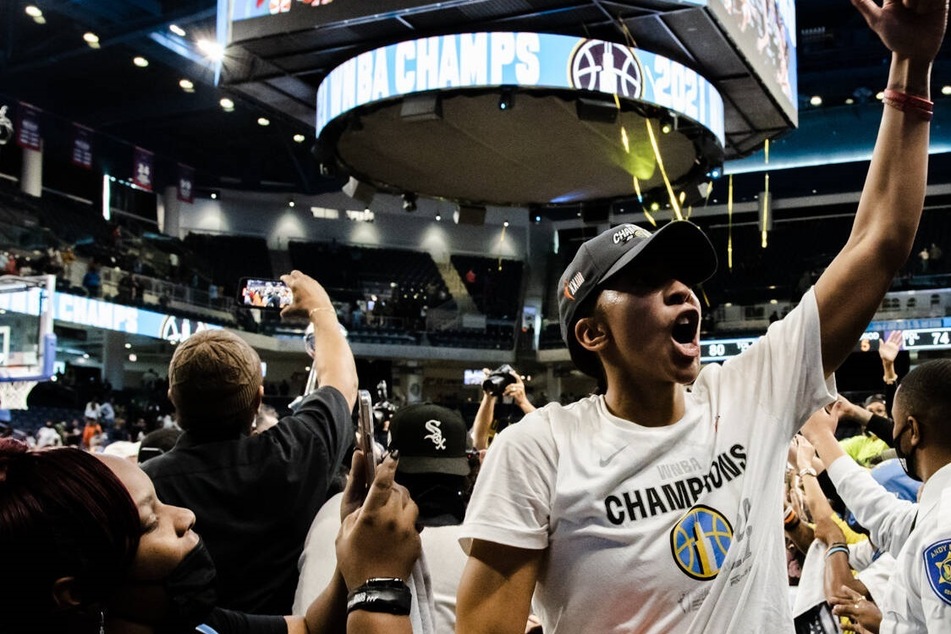 WNBA Finals: Chicago goes Sky-high over Phoenix to win franchise’s first ever crown!