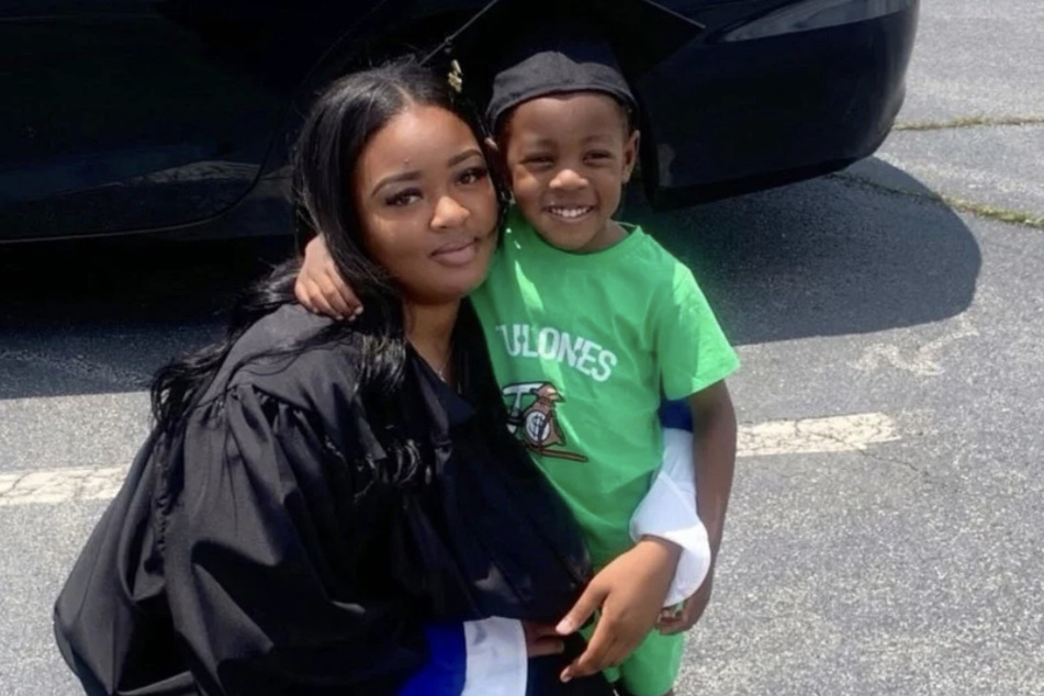 Due to Georgia's strict abortion ban, Adriana Smith (l.), now a mother of two, was kept on life support for months despite being declared brain-dead.