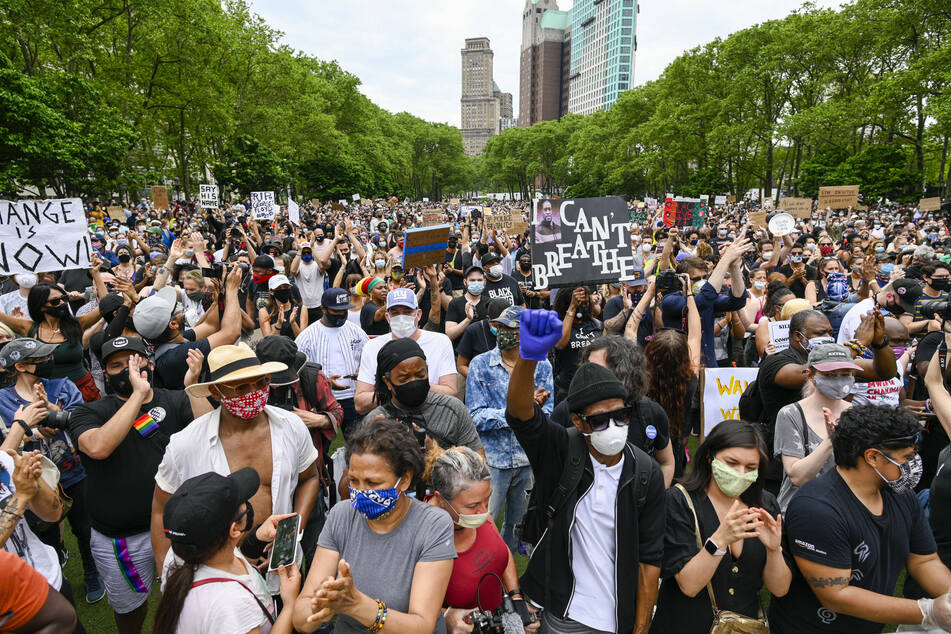 Elderly protester shoved to the ground by Buffalo police files lawsuit against city