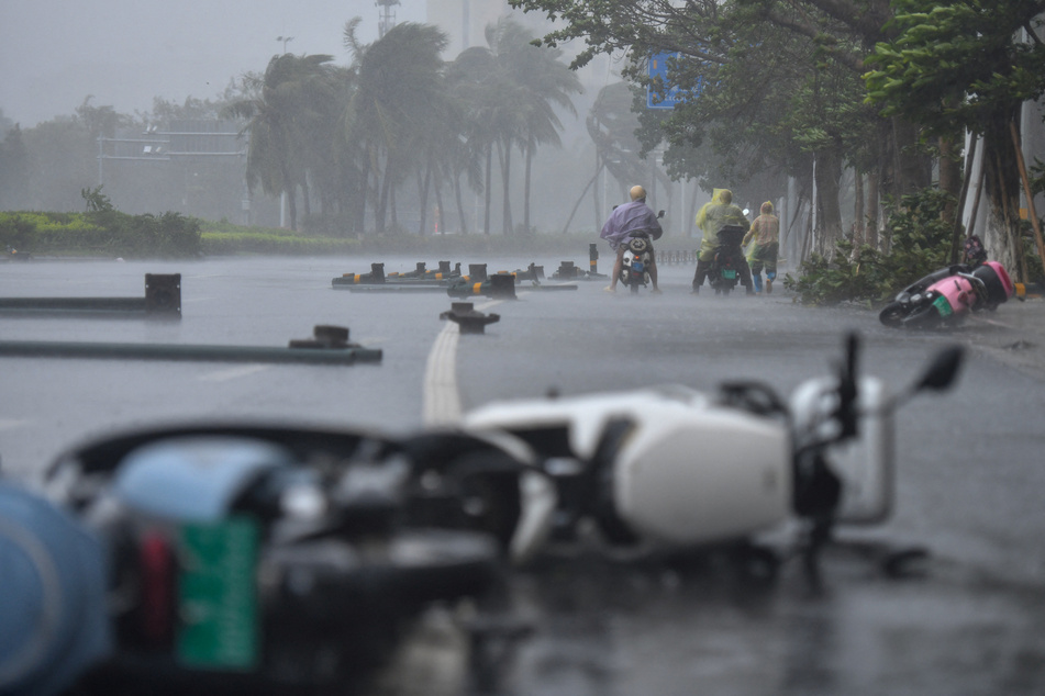 Typhoon Matmo: Thousands evacuated as powerful storm lashes southern China