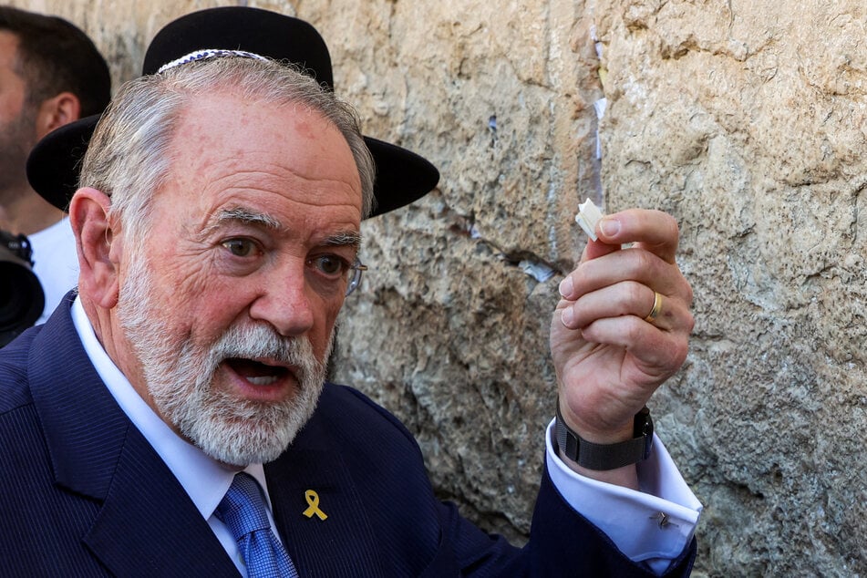 The US' new ambassador to Israel Mike Huckabee holds a note given to him from President Donald Trump to be placed in the cracks of the Western Wall in Jerusalem on April 18, 2025.