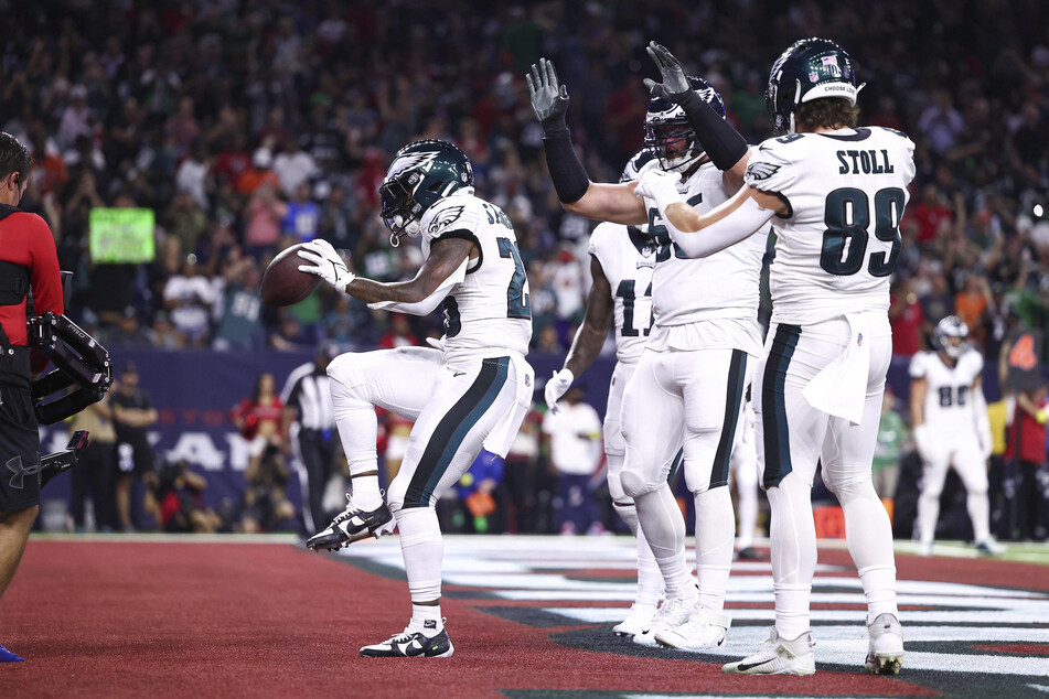 NFL: Eagles beat Texans for franchise-record start to the season