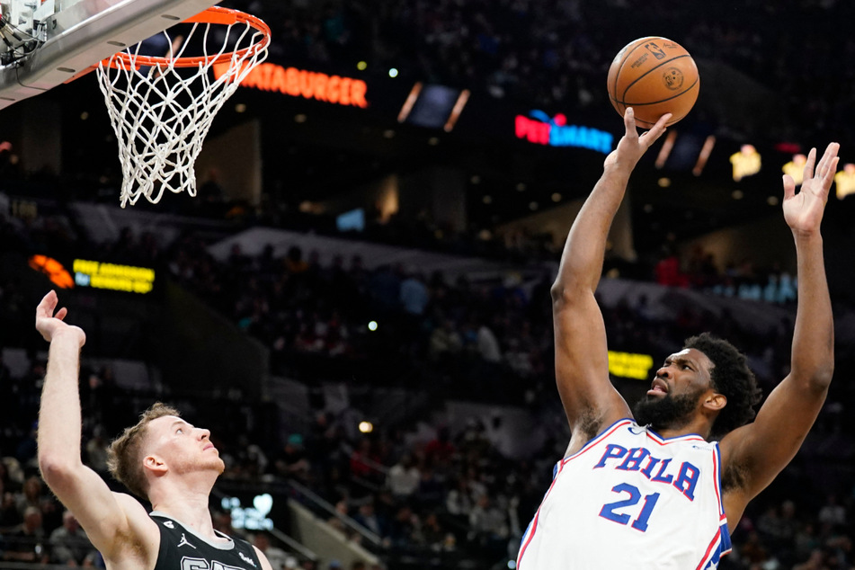 NBA Roundup: 76ers can the Spurs, the Suns clean up, and the Pacers outpace the Kings