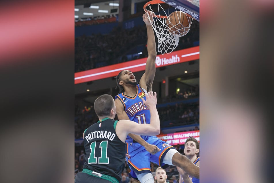 Oklahoma City Thunder guard Isaiah Joe (c.) scored 21 points against the Boston Celtics.