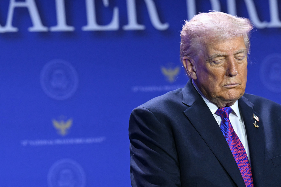 Trump announces Washington prayer rally to "rededicate" Americans to God