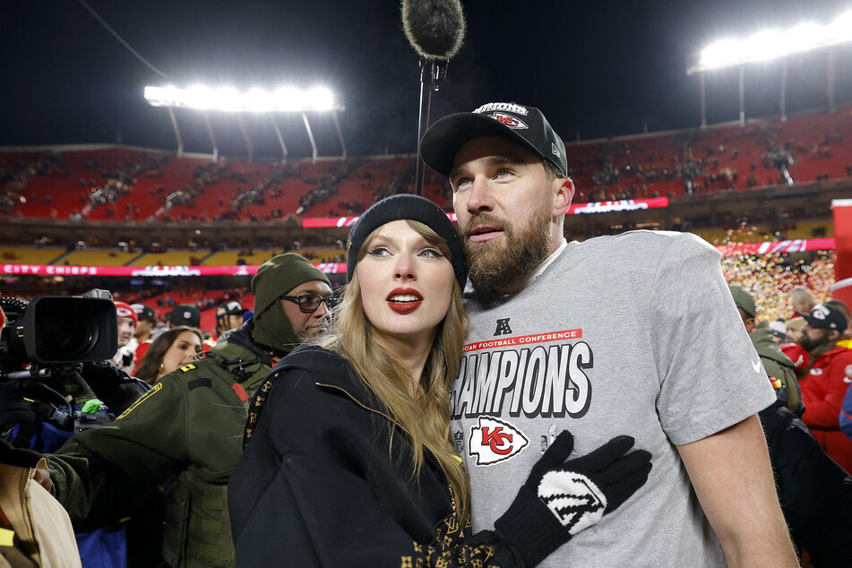 Taylor Swift and Travis Kelce (r.) have donated about $26 million before the big wedding celebration.