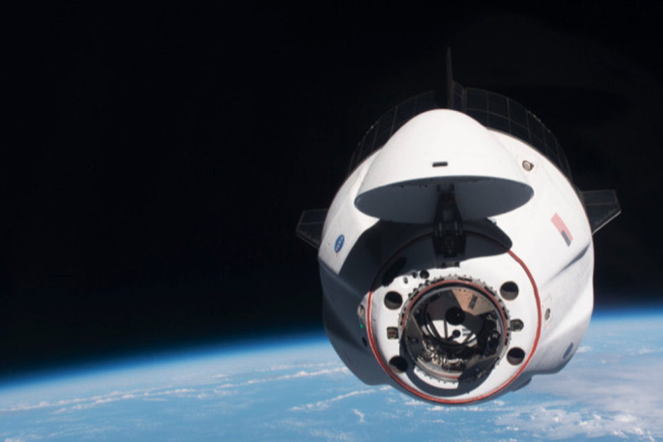 SpaceX capsule nearly collides with a UFO on way to Space Station!