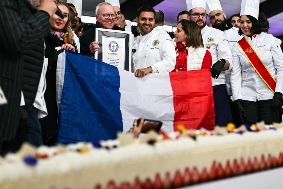 399 foot long strawberry cake tastes sweet Guinness World Record victory!