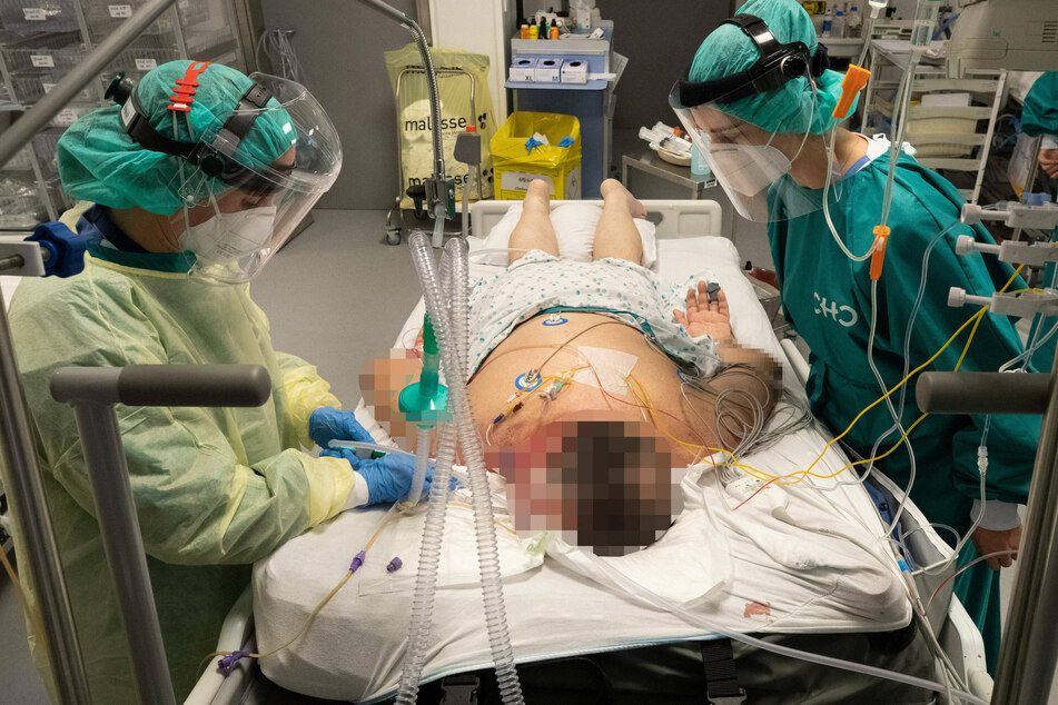 Belgian nurses infected with coronavirus urged to go back to work