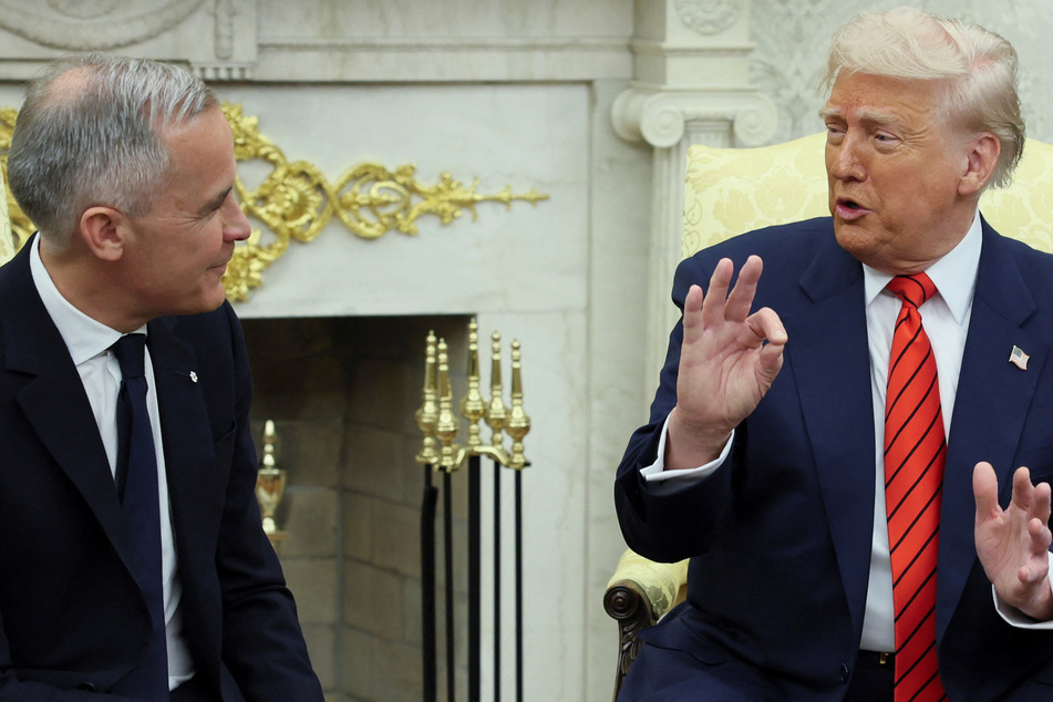 President Donald Trump (r.) claimed Canada was "considering" an offer to become a US state after Canadian Prime Minister Mark Carney expressed interest in joining his "Golden Dome" plan.