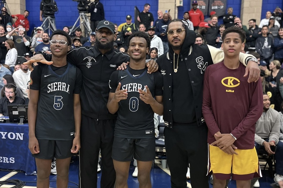 Bryce James and Kiyan Anthony team up in fire hoops showdown