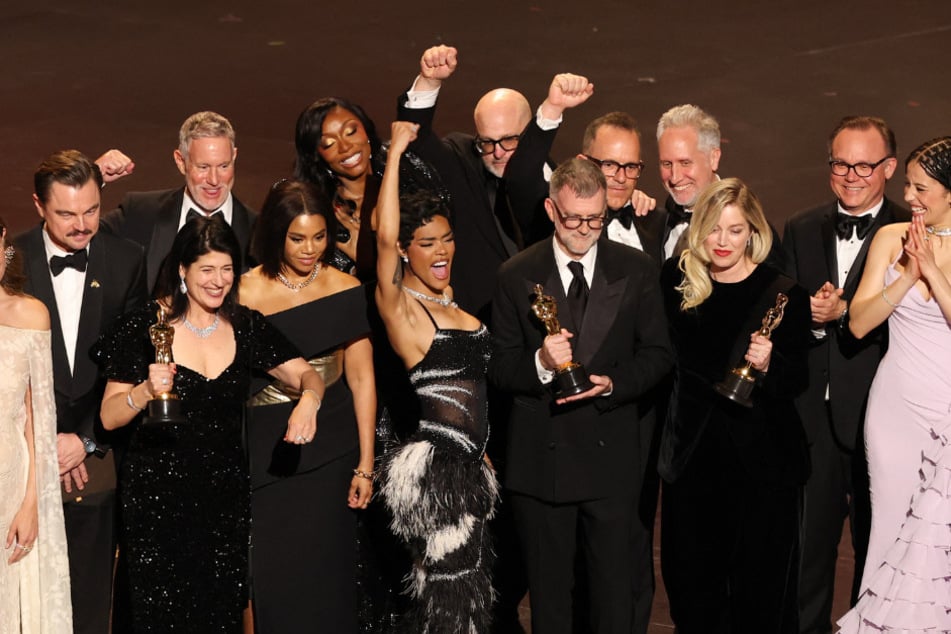 The cast of One Battle After Another celebrates their Best Picture win at the 2026 Oscars!