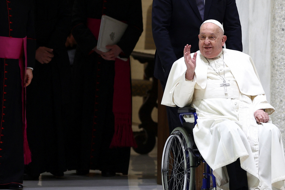 Pope Francis extends stay in hospital amid "complex" condition
