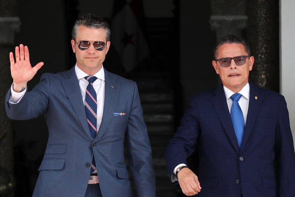 US Defense Secretary Pete Hegseth (l.) paid a visit to Panama on Tuesday, where he warned the US will not allow China to jeopardize the operations of the Panama Canal.