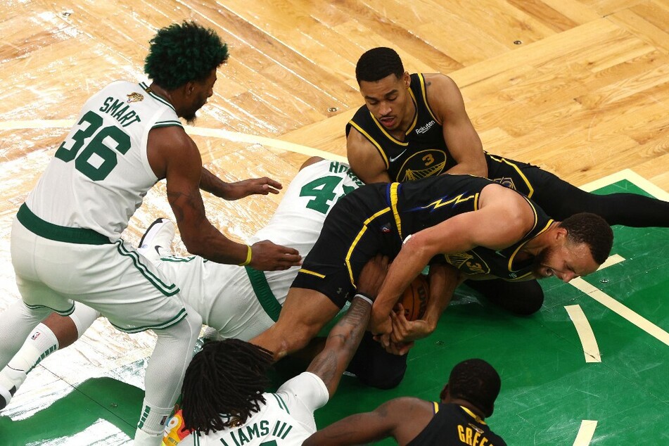 Warriors star Steph Curry suffers foot injury in Game 3 of NBA Finals