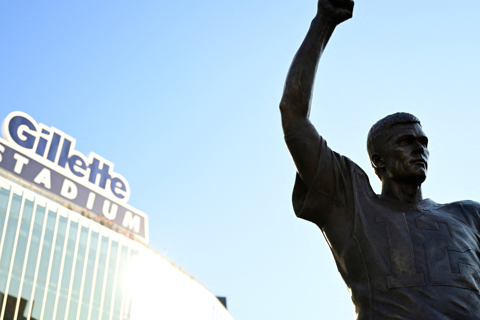 Patriots immortalize Tom Brady with massive statue outside Gillette Stadium