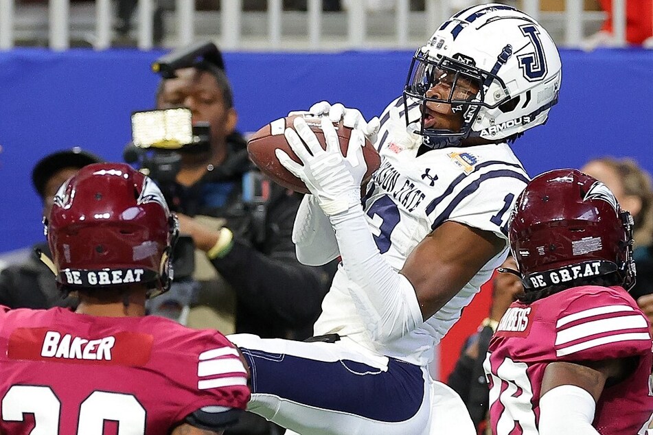 Jackson State's Travis Hunter Jr. follows Deion Sanders to CU Boulder as major CFB moves are made