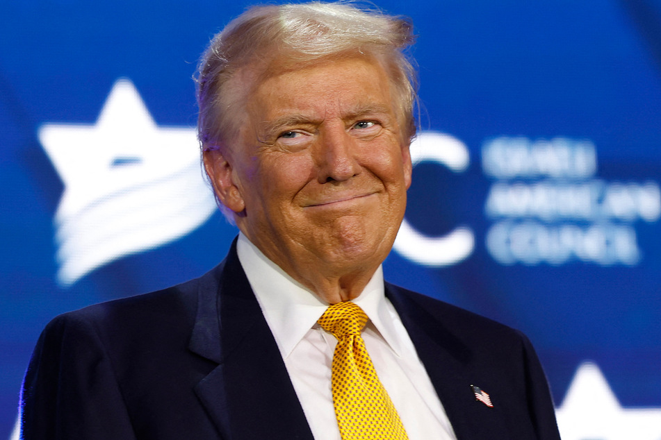 Donald Trump – who was due to attend a fundraiser in Miami on Friday – took a darker tone at an antisemitism event in the capital on Thursday.