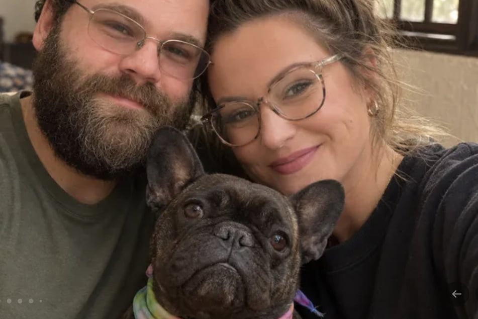 Jeff (l.) and Mallory Wilson, along with their French bulldog, were attacked by a bear about a week ago.