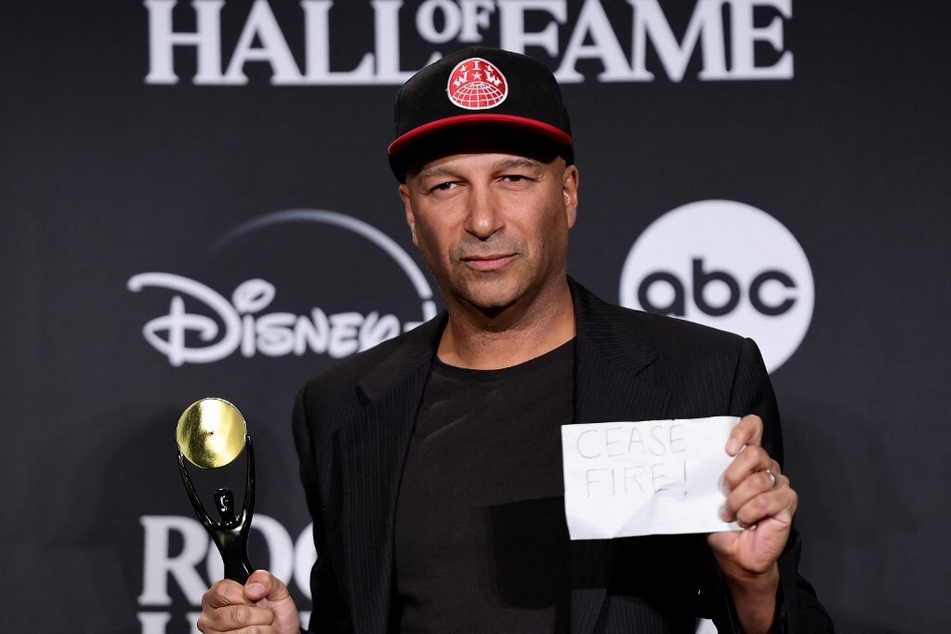 Tom Morello holds a piece of paper reading "CEASEFIRE!" during the 38th Annual Rock & Roll Hall Of Fame Induction Ceremony at New York City's Barclays Center on November 3, 2023.