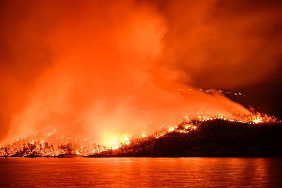 Forest fire sends California into heatwave as thousands are evacuated