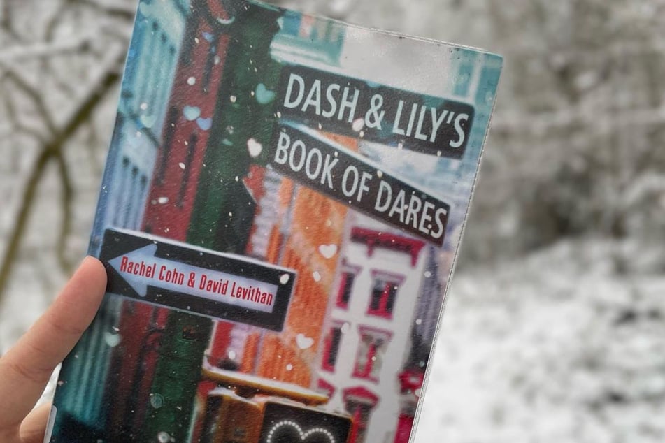 Dash & Lily's Book of Dares takes place amid the bustle of the holiday season in New York City.